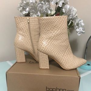 Beige crocodile booties